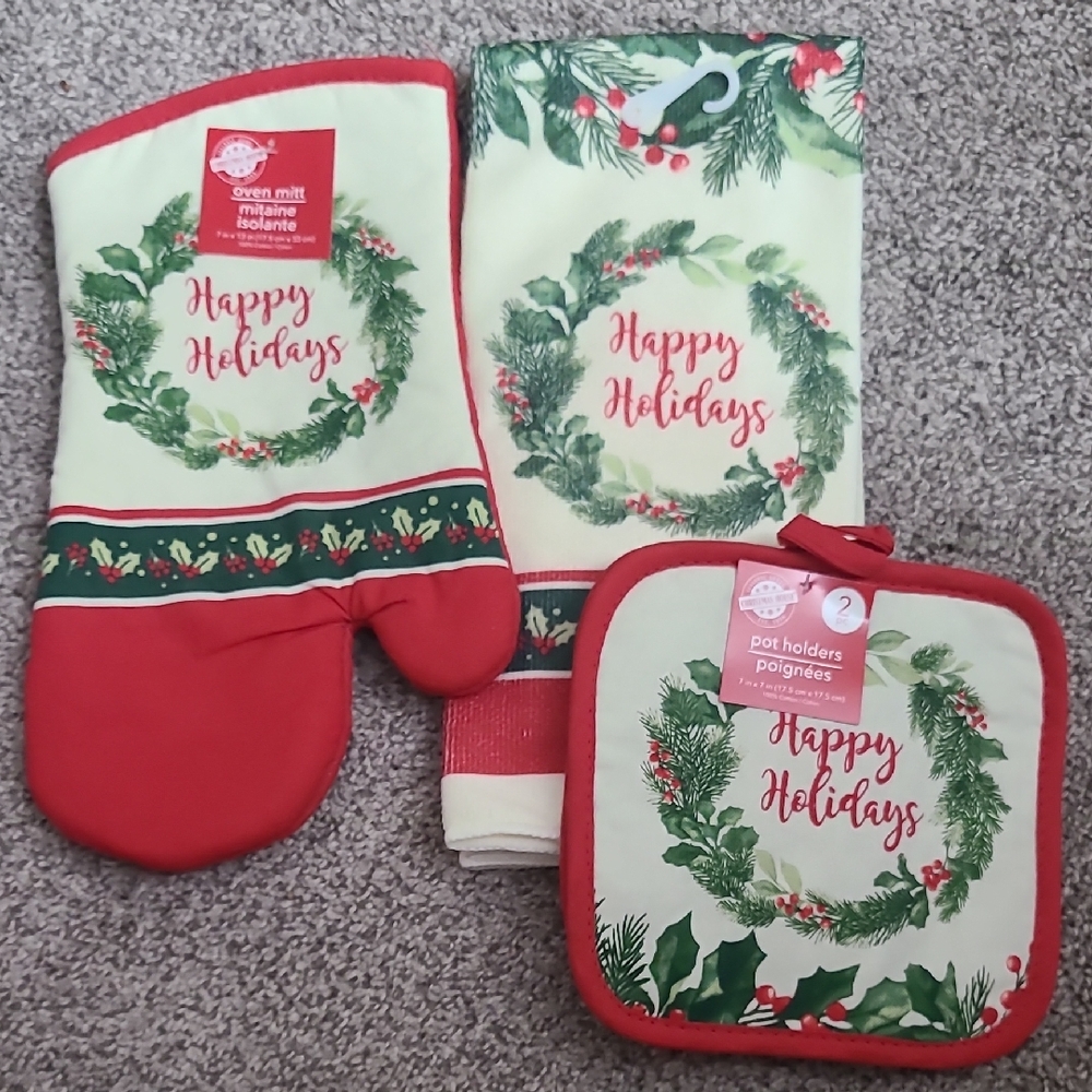Holiday Wreath Oven Mitt and Pot Holder Set